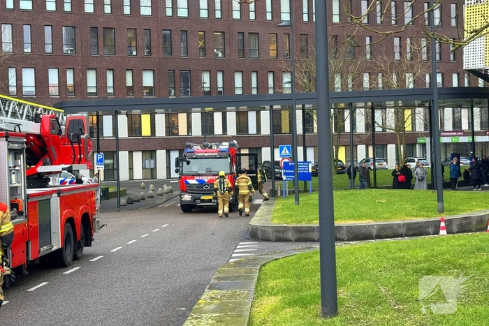 Rokende auto in parkeergarage Jeroen Bosch Ziekenhuis