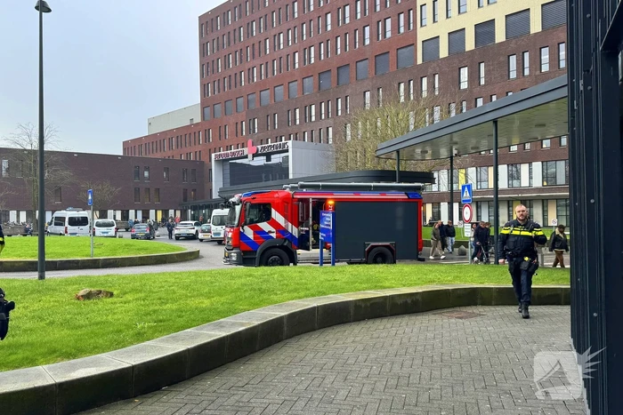 Rokende auto in parkeergarage Jeroen Bosch Ziekenhuis