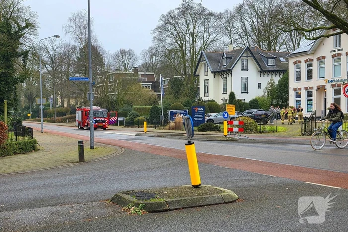 Brandweer onderzoekt koolmonoxidelek, een persoon naar ziekenhuis