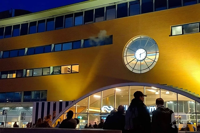 Brand in kantoorgebouw boven station