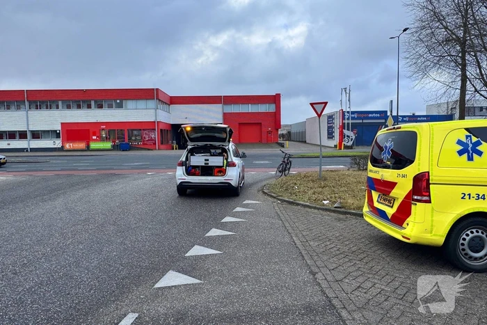 Fietser aangereden op kruising door automobilist