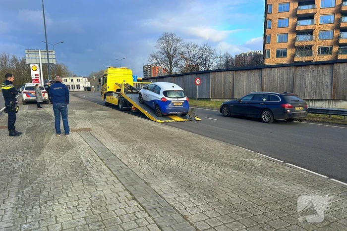 Flinke schade bij botsing tussen twee auto's