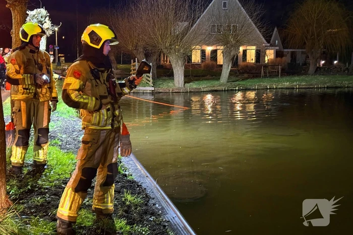 Brandweer zoekt naar persoon in water