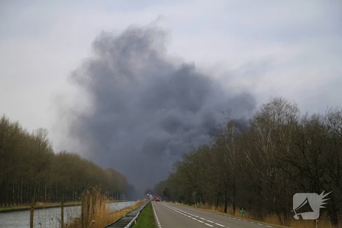 Flinke rook ontwikkeling bij grote brand