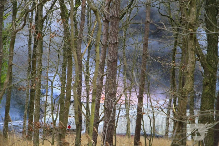 Flinke rook ontwikkeling bij grote brand