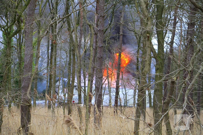 Flinke rook ontwikkeling bij grote brand