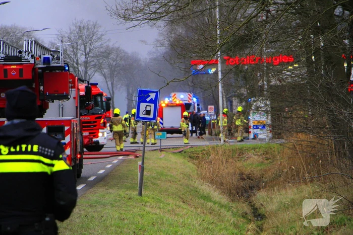 Flinke rook ontwikkeling bij grote brand