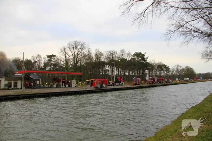 Flinke rook ontwikkeling bij grote brand