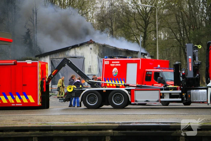 Flinke rook ontwikkeling bij grote brand