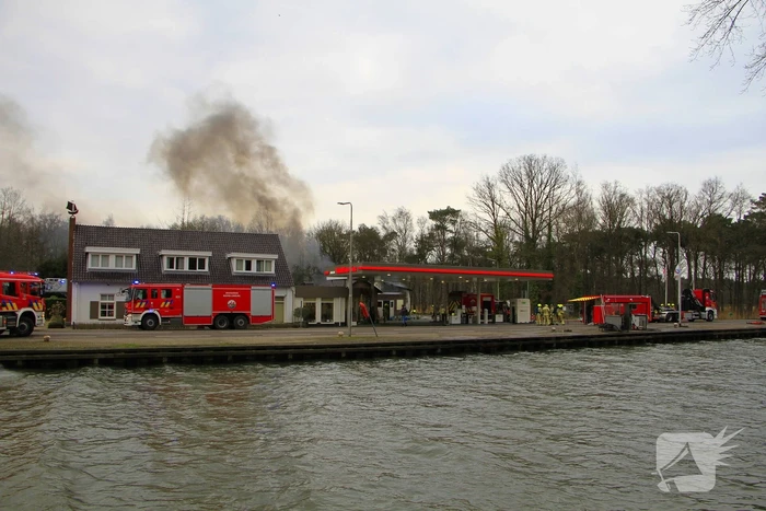 Flinke rook ontwikkeling bij grote brand