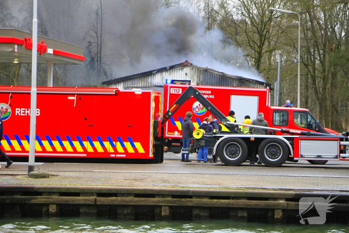 Flinke rook ontwikkeling bij grote brand
