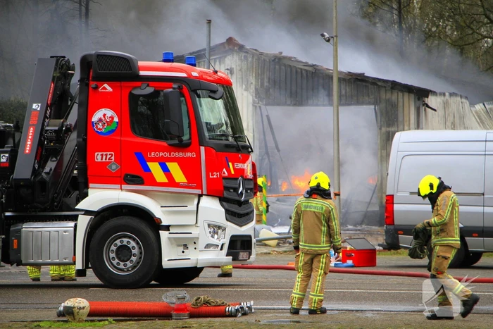 Flinke rook ontwikkeling bij grote brand
