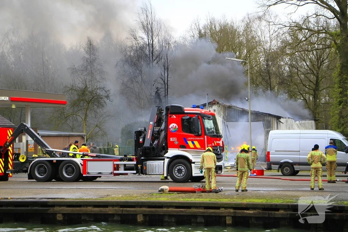 Flinke rook ontwikkeling bij grote brand