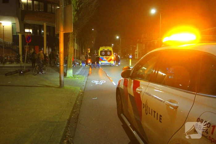 Vrouw gewond bij botsing tussen fietser en auto