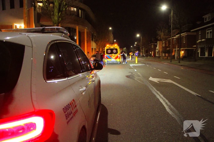 Vrouw gewond bij botsing tussen fietser en auto