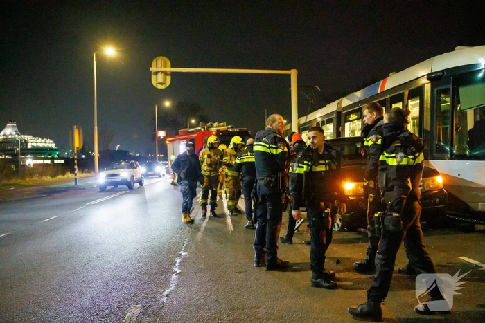 Forse schade na botsing tussen tram en auto