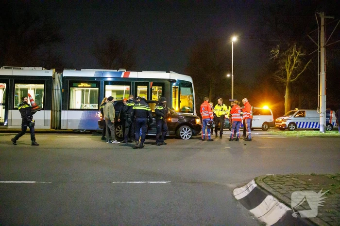 Forse schade na botsing tussen tram en auto