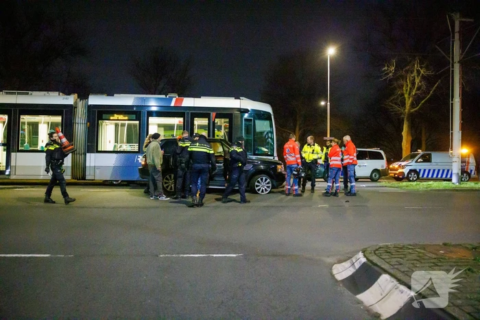 Forse schade na botsing tussen tram en auto