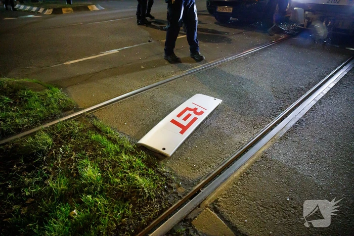 Forse schade na botsing tussen tram en auto