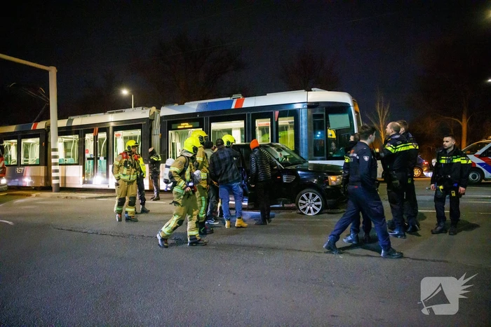 Forse schade na botsing tussen tram en auto