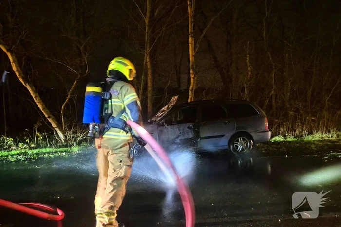 Auto gaat in vlammen op