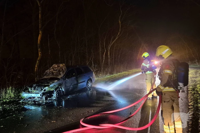 Auto gaat in vlammen op