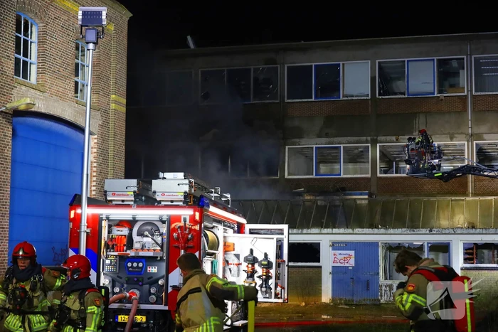 Grote brand in leegstaand pand