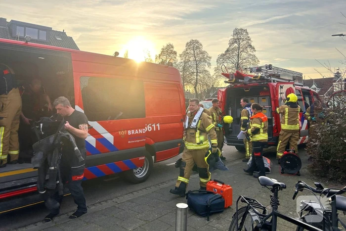 Aangetroffen spullen langs waterkant blijken na zoekactie van visser