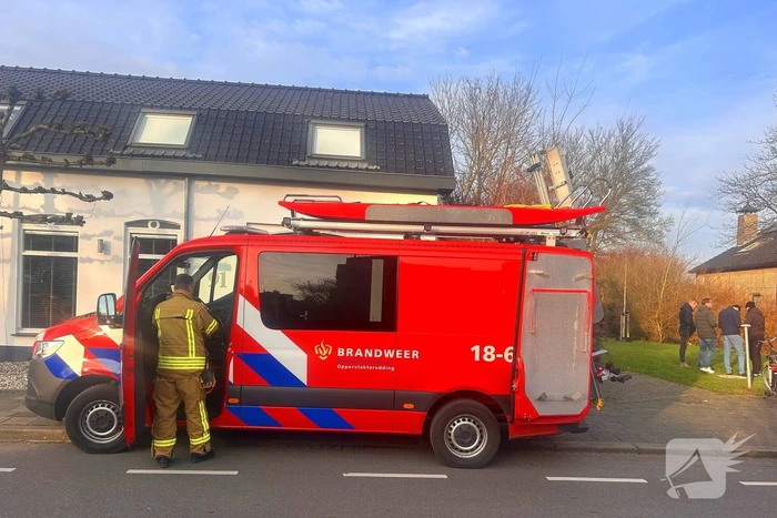 Aangetroffen spullen langs waterkant blijken na zoekactie van visser