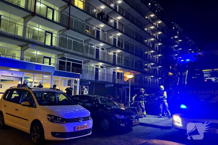 Brand in flatwoning snel onder controle