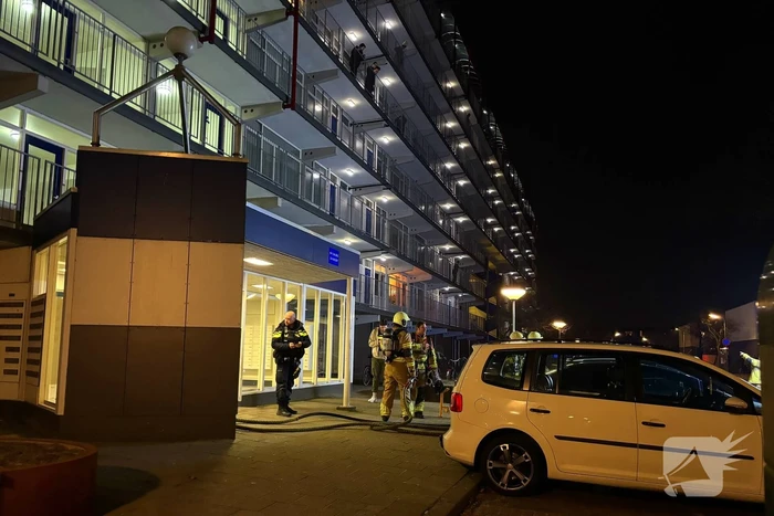 Brand in flatwoning snel onder controle