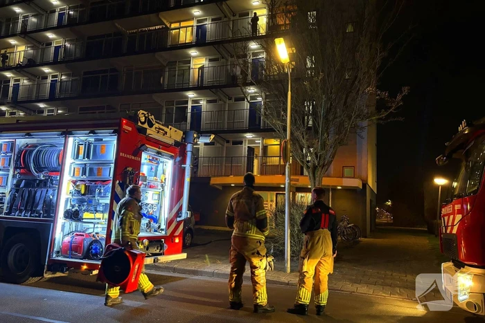 Brand in flatwoning snel onder controle
