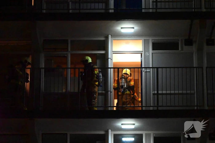 Brand in flatwoning snel onder controle