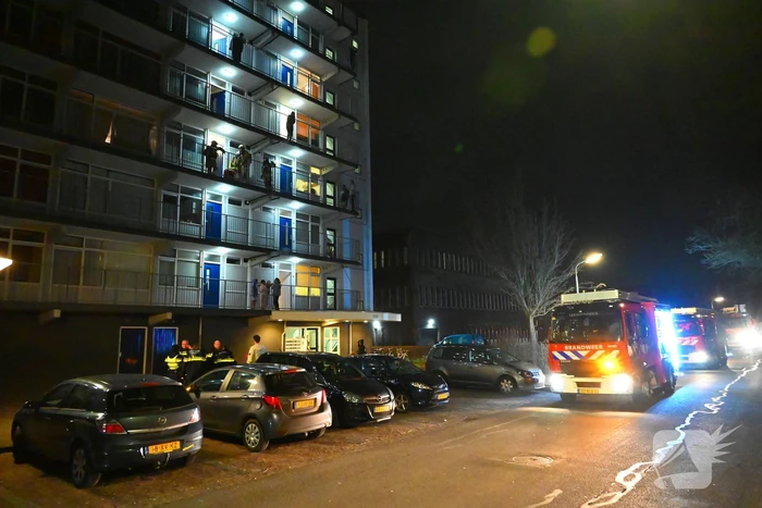 Brand in flatwoning snel onder controle