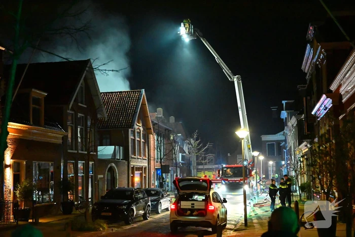 Grote uitslaande brand in gebouw