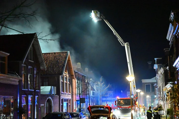 Grote uitslaande brand in gebouw