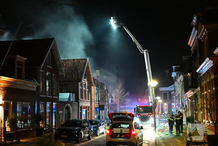 Grote uitslaande brand in gebouw