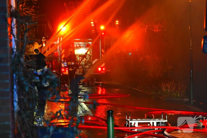 Grote uitslaande brand in gebouw