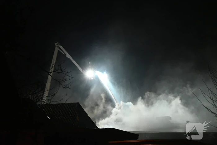 Grote uitslaande brand in gebouw