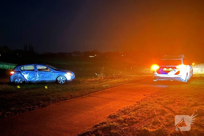 Auto vliegt uit bocht, Bestuurder aangehouden