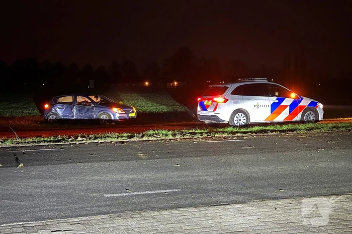 Auto vliegt uit bocht, Bestuurder aangehouden