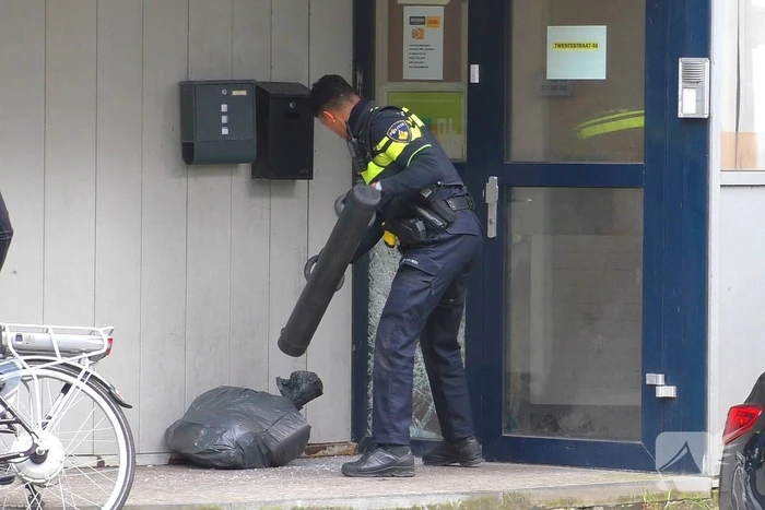 Politie treedt kantoorgebouw binnen na melding inbraak