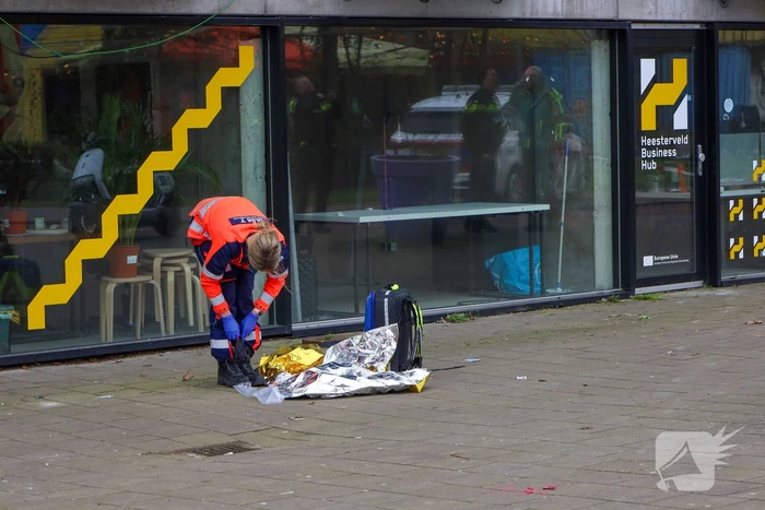Traumateam ingezet voor persoon die van hoogte valt, politie doet onderzoek