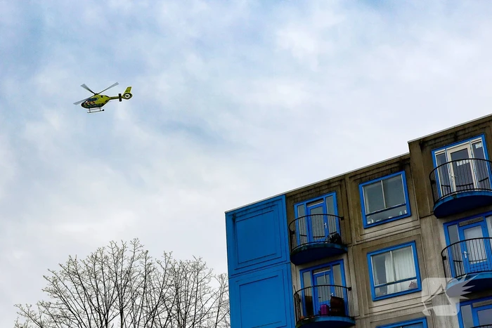 Traumateam ingezet voor persoon die van hoogte valt, politie doet onderzoek