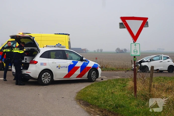 Flinke schade na ongeval op kruising