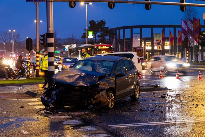 Forse schade na ongeval met politieauto