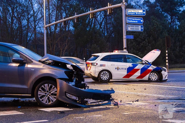 Forse schade na ongeval met politieauto