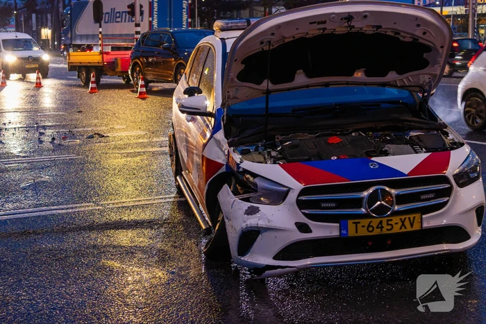 Forse schade na ongeval met politieauto