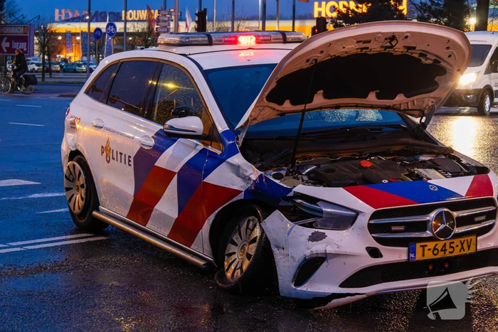 Forse schade na ongeval met politieauto