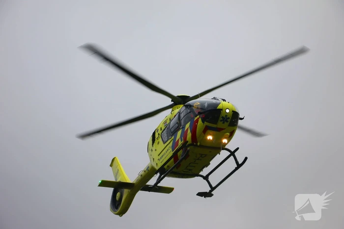 Traumahelikopter landt in weiland